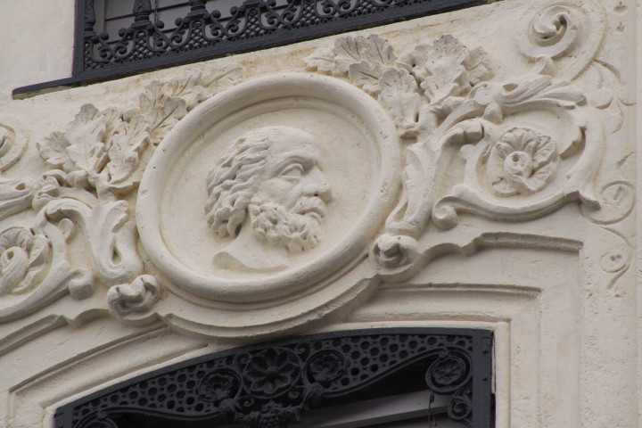 105 rue du Président-Édouard-Herriot, détail de la façade.