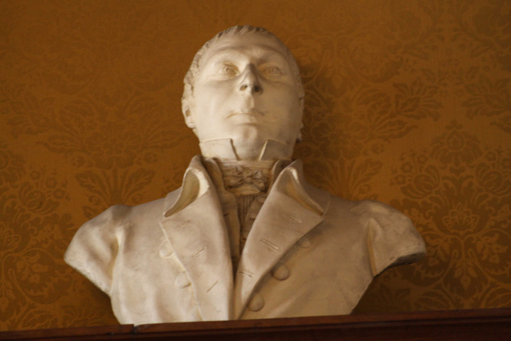 Buste de E. Sainte-Marie.