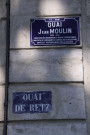 Plaque avec l'ancien nom du quai (quai de Retz).