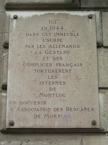 Angle de la place Bellecour et de la rue Antoine-de-Saint-Exupéry, plaque commémorative.
