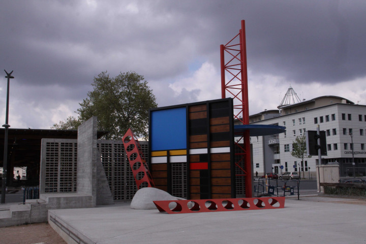 Sculpture Kiosk de Karina Bisch.