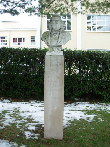 Square Ferrié, stelle Pierre Dupont de J Mathelin.