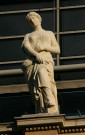 Opéra, statue de Muse.