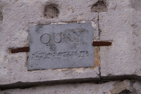 Angle de la rue Sainte-Hélène et quai du Docteur-Gailleton, ancienne plaque du quai de la Charité.