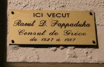 5 rue Servient, plaque en mémoire de Raoul D. Pappaduka (consul de Grèce).