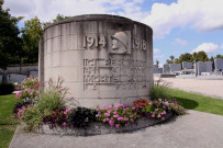Mausolée de la guerre de 1914-1918 "Ici reposent 911 soldats morts pour la France".