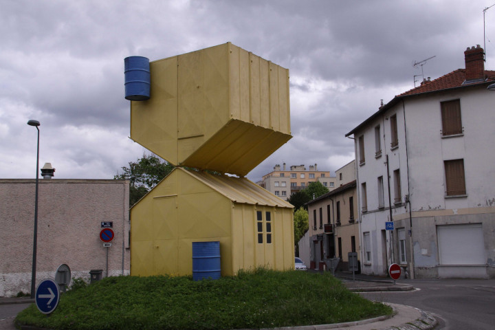 Autour d'un abri jaune d'Etienne Bossut.