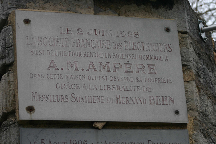 Musée Ampère, plaque en mémoire d'André-Marie Ampère.