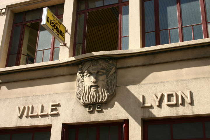 215 rue Paul-Bert, fronton.