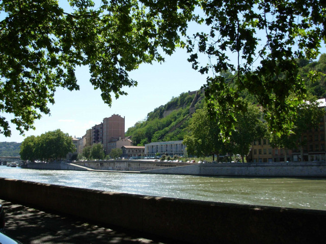 Quai Fulchiron vu depuis le quai du Maréchal-Joffre.