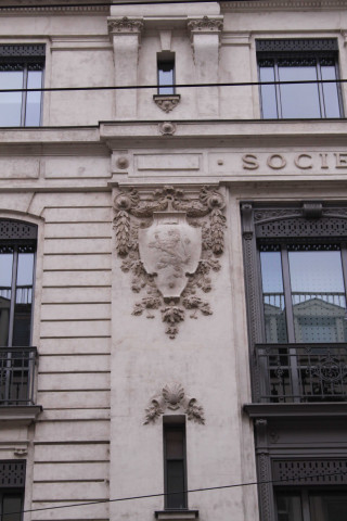 12 rue du Bât-d'Argent, façade de la Société Lyonnaise de banque, détail.