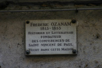 5 rue Pizay, plaque en mémoire de Frédéric Ozanam.