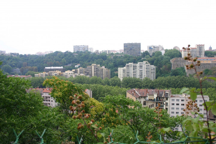 Vue sur le boulevard Antoine-de-Saint-Exupéry et le quai Arloing, prise depuis le Fort de Vaise.