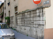 Angle nord-ouest de la rue Vaubecour et de la rue Bourgelat, restes de la porte d'Ainay.