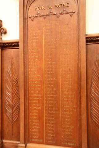 Monuments à la mémoire des morts de la guerre.