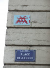 Mosaïque "Space Invader" et plaque de rue.