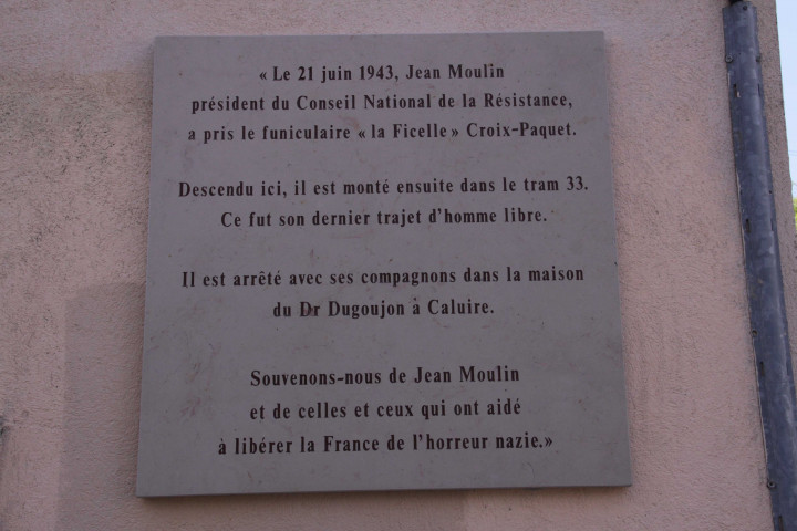 Plaque en mémoire de Jean Moulin (président du Conseil national de la résistance).