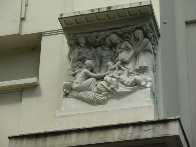 9 quai Jean-Moulin, détail sculpté de la façade.