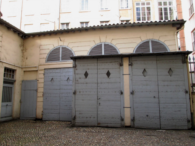 20 rue Auguste-Comte.