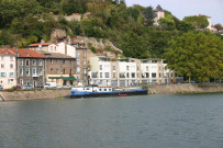 Vue sur les habitations du quai.