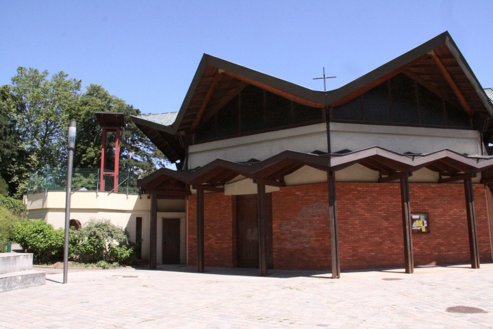 Eglise Saint-François-d'Assise, vue extérieure et cloches.