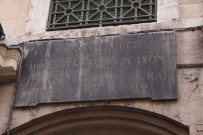 14 rue Ferrandière, inscription en mémoire d'un legs aux hospices civils de Lyon par Jeanne Molin veuve Murat.