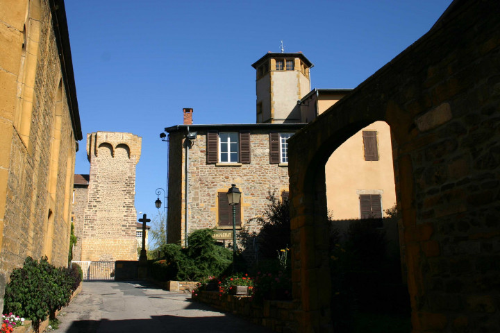 Vers l'église.