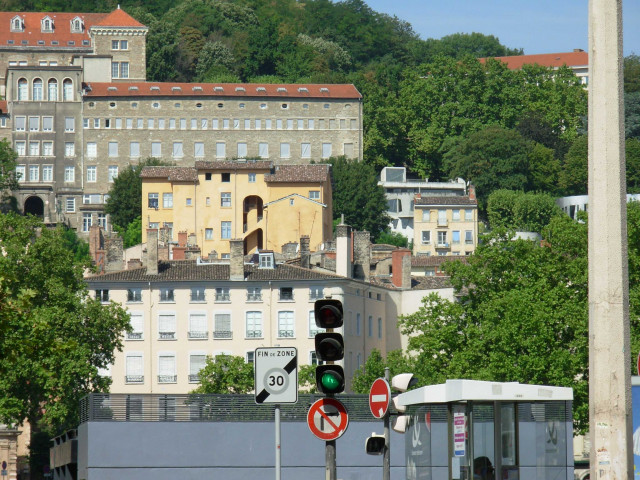 Quartier de Fourvière vu depuis la place d'Albon.