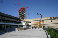Vue de l'esplanade et du chantier de la tour Oxygène.