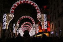 Rue de la République, arches lumineuses.
