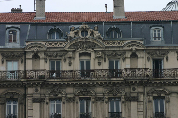 Place des Terreaux, maison face à l'Hôtel-de-Ville, détail de la façade.