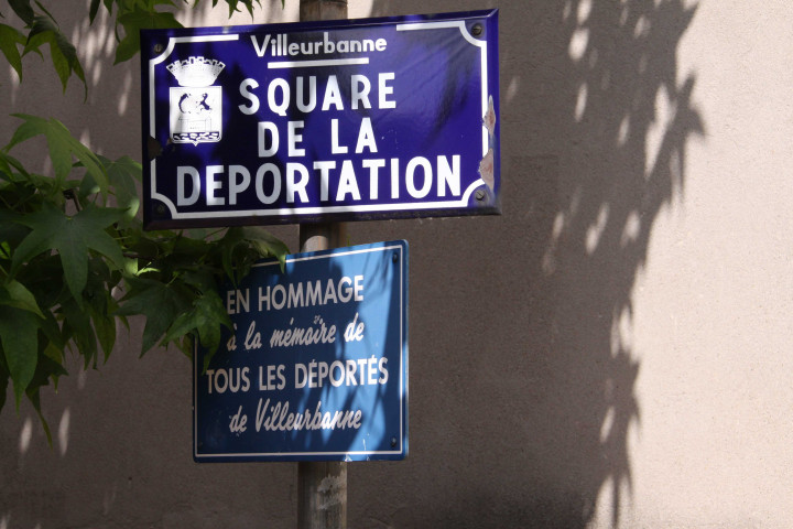Square de la Déportation, plaque et monument de Cyrille Troisgros.