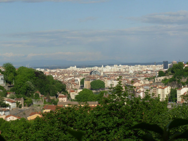 Vue de Lyon prise depuis la rue du Docteur-Rafin.