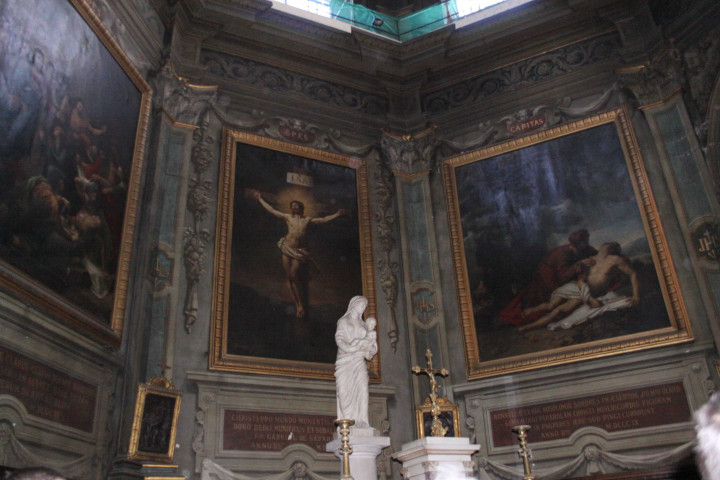 Chapelle, escalier de secours, le chœur, détail de sculptures dont Marthe et Marie et la Pietà de Fabisch, Pietà de Dufraine, Vierge de Mimerel.
