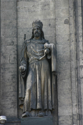 Hôtel-Dieu, détail du Grand-Dôme, statues de Childebert de P.M. Prost et d'Ultrogoth de J.J. Charles.