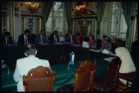 Réunion annuelle d'évaluation du contrat d'objectifs signé en 1989 entre le maire de Lyon et le ministre de l'Education nationale pour favoriser la réussite scolaire des élèves de l'école élémentaire, en présence de Michel Noir.