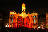 Place des Terreaux, spectacle sur le thème de l'art sur la façade de la mairie.