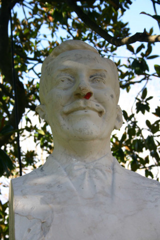 Jardin des Chartreux, monument Petrus Sambardier de Jean Chorel.