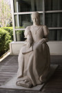 Lycée Louise Labbé, statue de Louise Labbé par Marcel Renard (1893-1974).