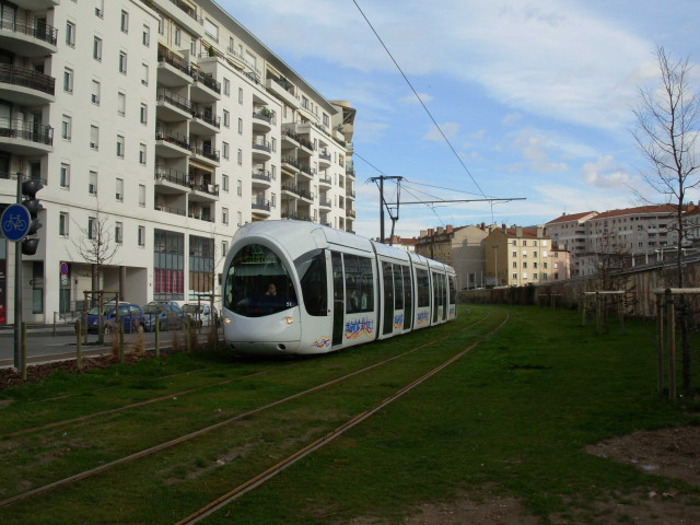 Passage à niveau de la ligne TCL T3.