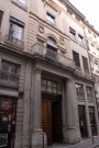46 rue de la Charité, façade, cour intérieure, puits, fronton de porte.
