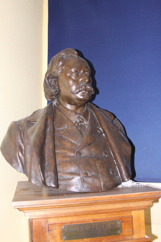 Ecole vétérinaire, intérieur, buste en bronze de Chauveau par Prost.