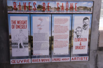 Rives de Saône,The Weight of Oneself de Elmgreen et Dragset, panneaux.
