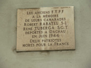 25 rue du Dauphiné, plaque en mémoire de Robert Rabatel et René Tuberga.
