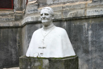 Musée d'art religieux, buste du Cardinal Gerlier par Louis Bertola.