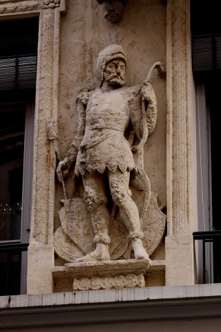 15 rue des Archers, ornements de façade.