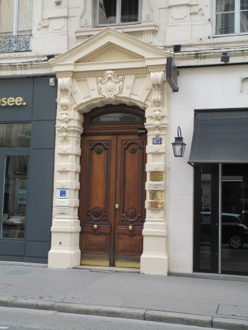 65 rue du Président-Édouard-Herriot, porte.