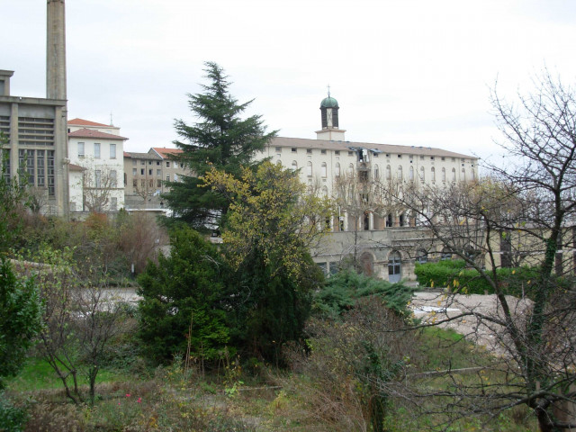 Vues sur le bâtiment.