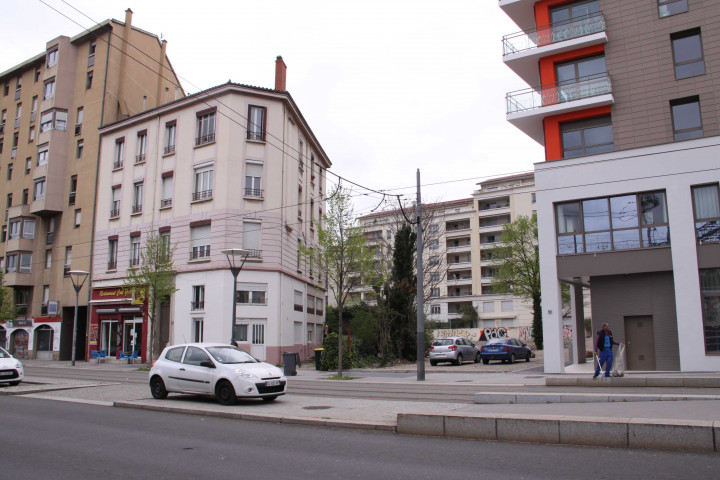 Nord-ouest de l'avenue Berthelot et de l'avenue Garibaldi.