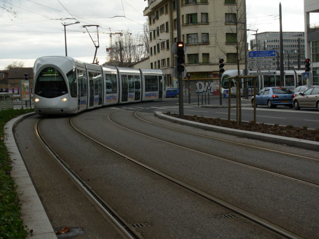 Angle de la rue de la Villette et de la rue Paul-Bert, ligne TCL T3.